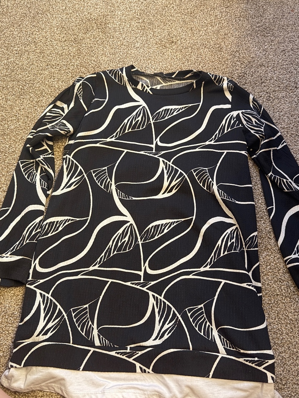 Black & White Printed Long-Sleeve Women's Top